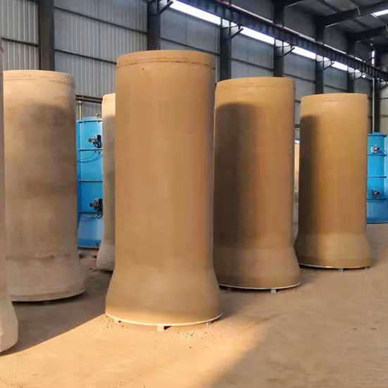 Macchina per la produzione di tubi per estrusione radiale automatica con lubrificazione a olio