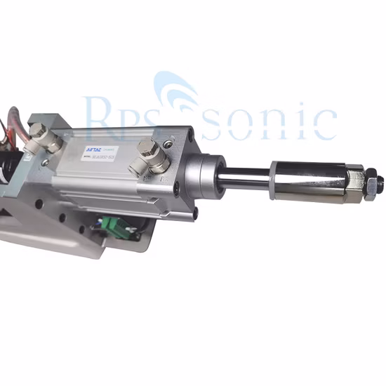 Saldatrice ad ultrasuoni per linea di produzione automatica